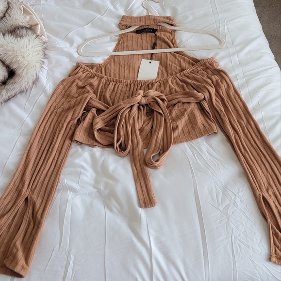 NWT Lavish Alice - Ribbed Camel Cut Out Shoulder - Women's Top Size Large - Picture 8 of 8